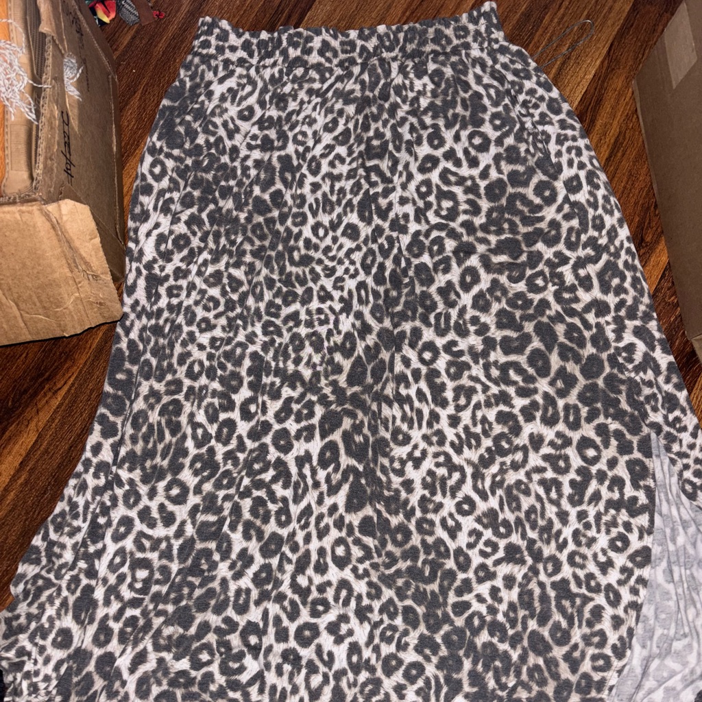 Chic Leopard Print Maxi Skirt